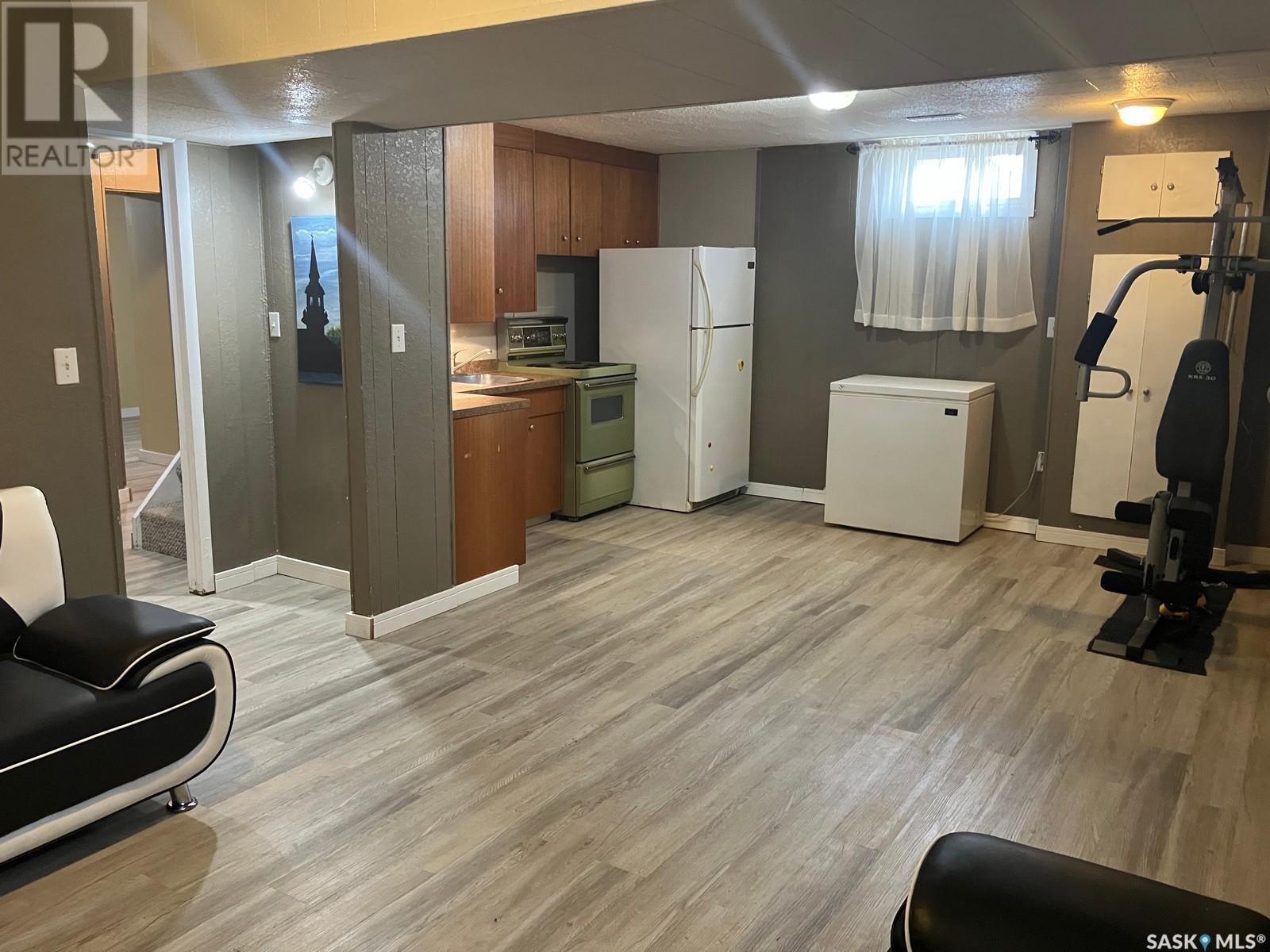 110 4Th Street N, Nipawin, SK - Indoor