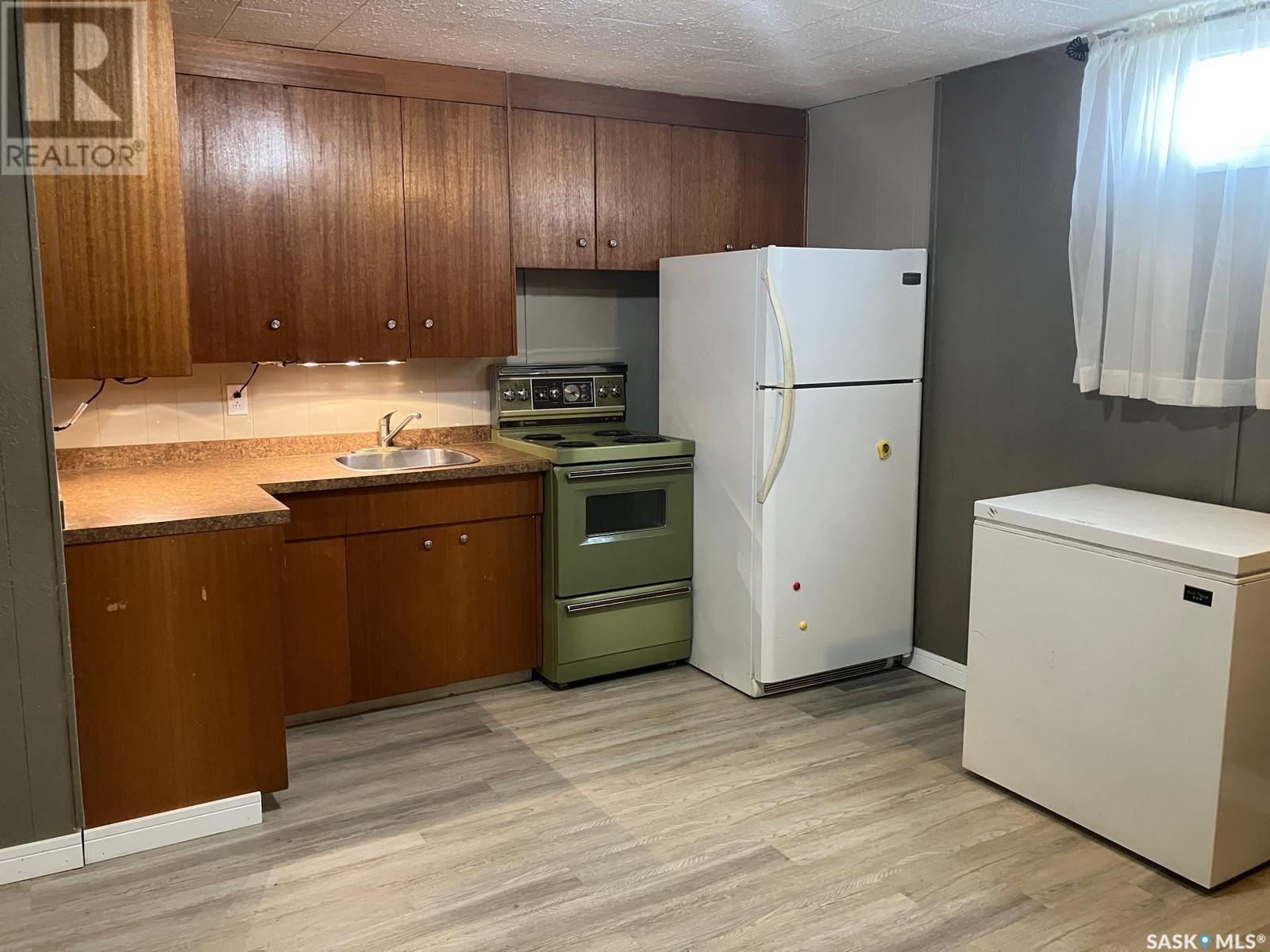 110 4Th Street N, Nipawin, SK - Indoor Photo Showing Kitchen