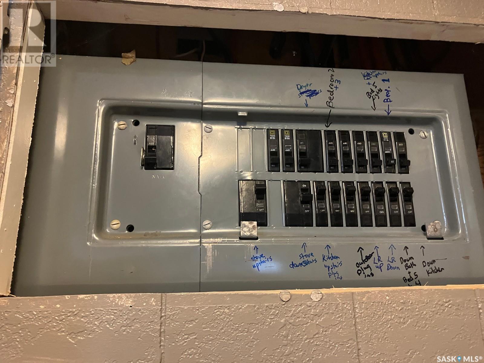 110 4Th Street N, Nipawin, SK - Indoor