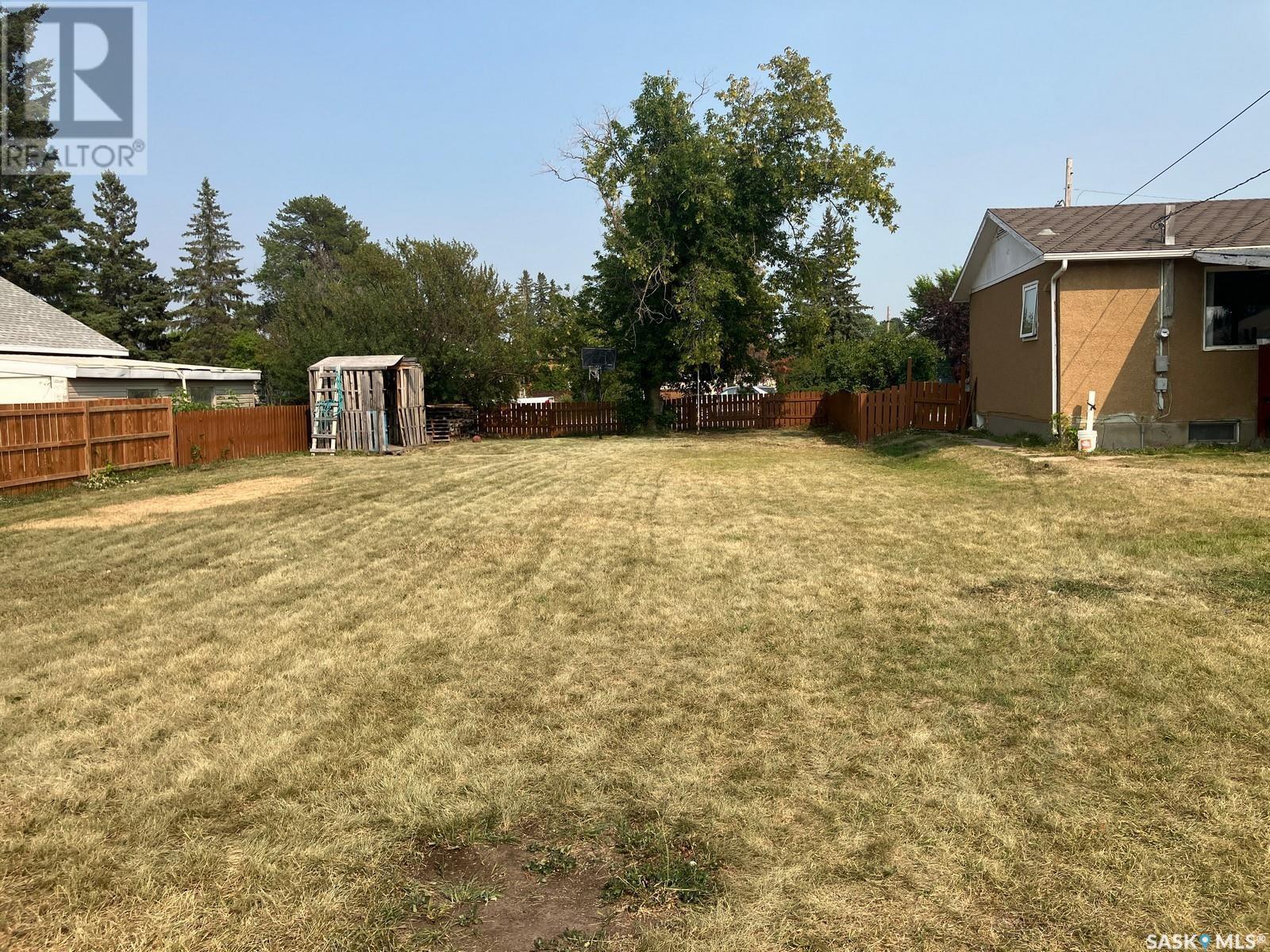 110 4Th Street N, Nipawin, SK - Outdoor