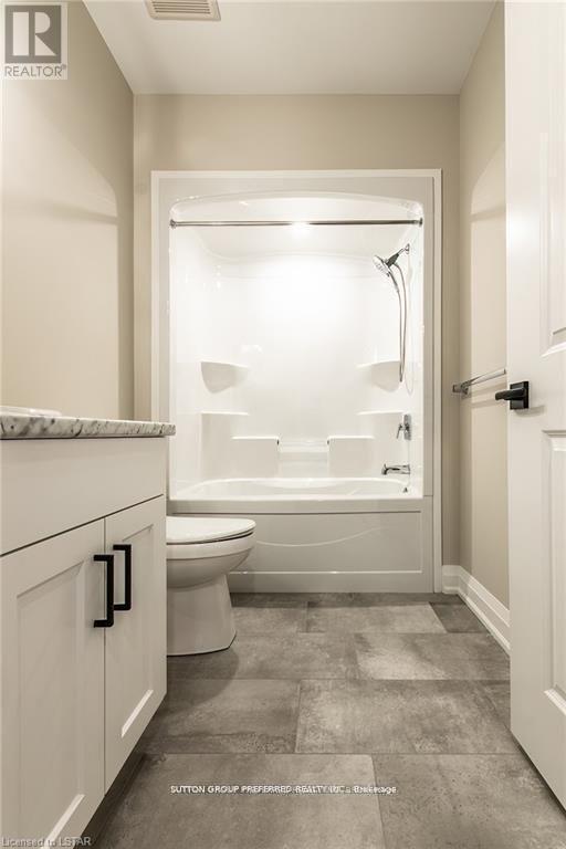 28 - 175 Glengariff Drive, Southwold, ON - Indoor Photo Showing Bathroom