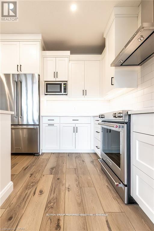 28 - 175 Glengariff Drive, Southwold, ON - Indoor Photo Showing Kitchen