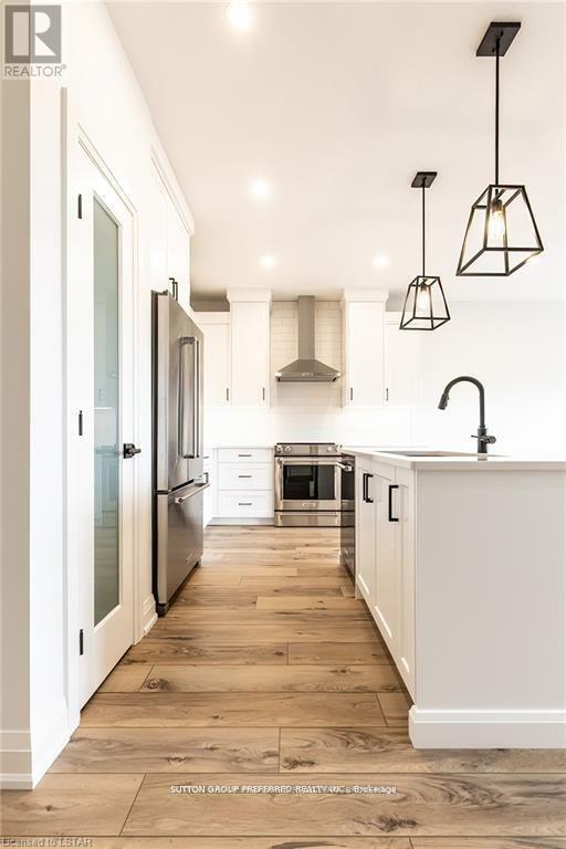 28 - 175 Glengariff Drive, Southwold, ON - Indoor Photo Showing Kitchen