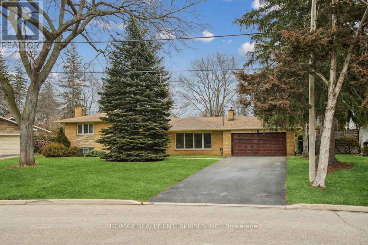 613 Sequin Crescent, Mississauga, ON - Outdoor With Facade
