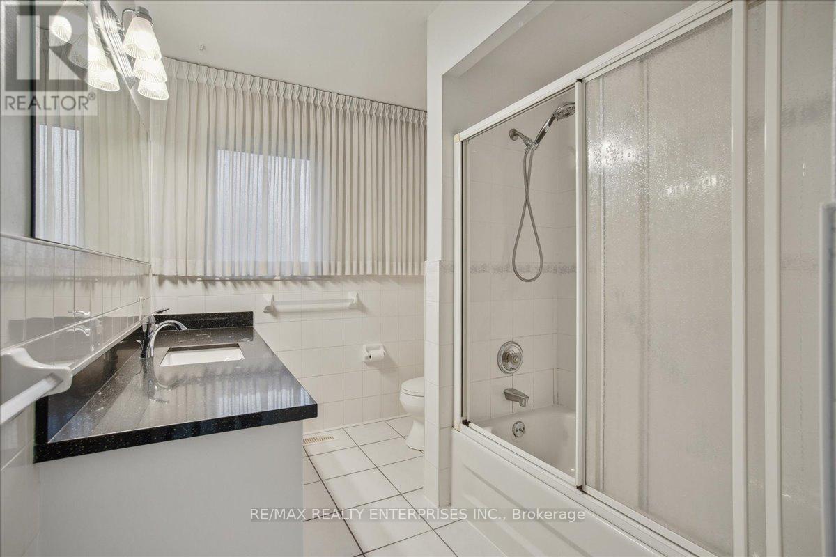 613 Sequin Crescent, Mississauga, ON - Indoor Photo Showing Bathroom