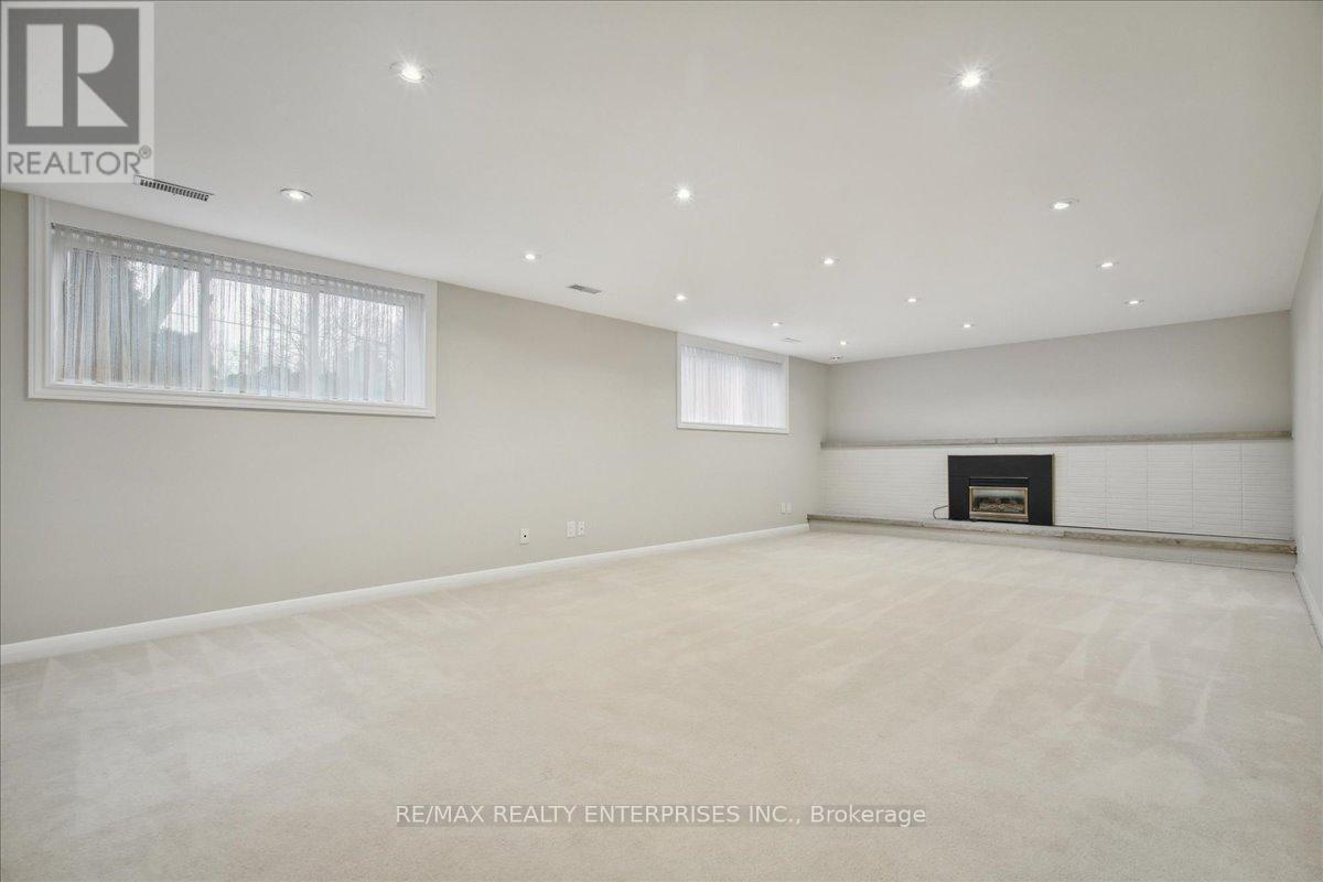 613 Sequin Crescent, Mississauga, ON - Indoor With Fireplace