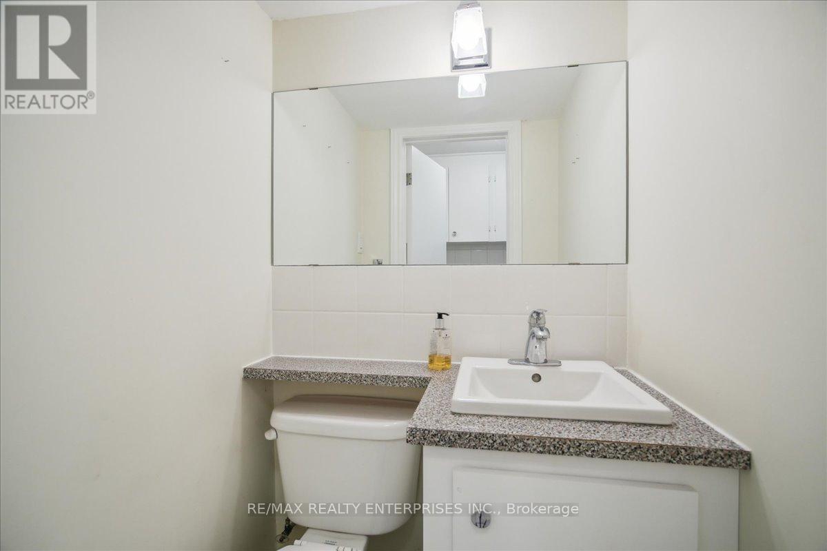 613 Sequin Crescent, Mississauga, ON - Indoor Photo Showing Bathroom