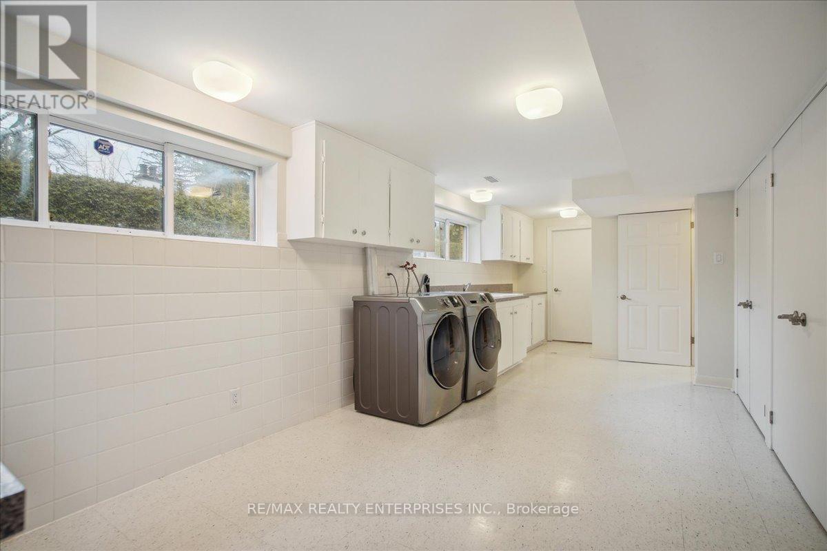 613 Sequin Crescent, Mississauga, ON - Indoor Photo Showing Laundry Room