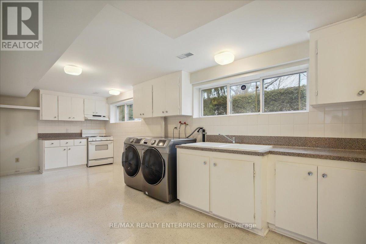 613 Sequin Crescent, Mississauga, ON - Indoor Photo Showing Laundry Room