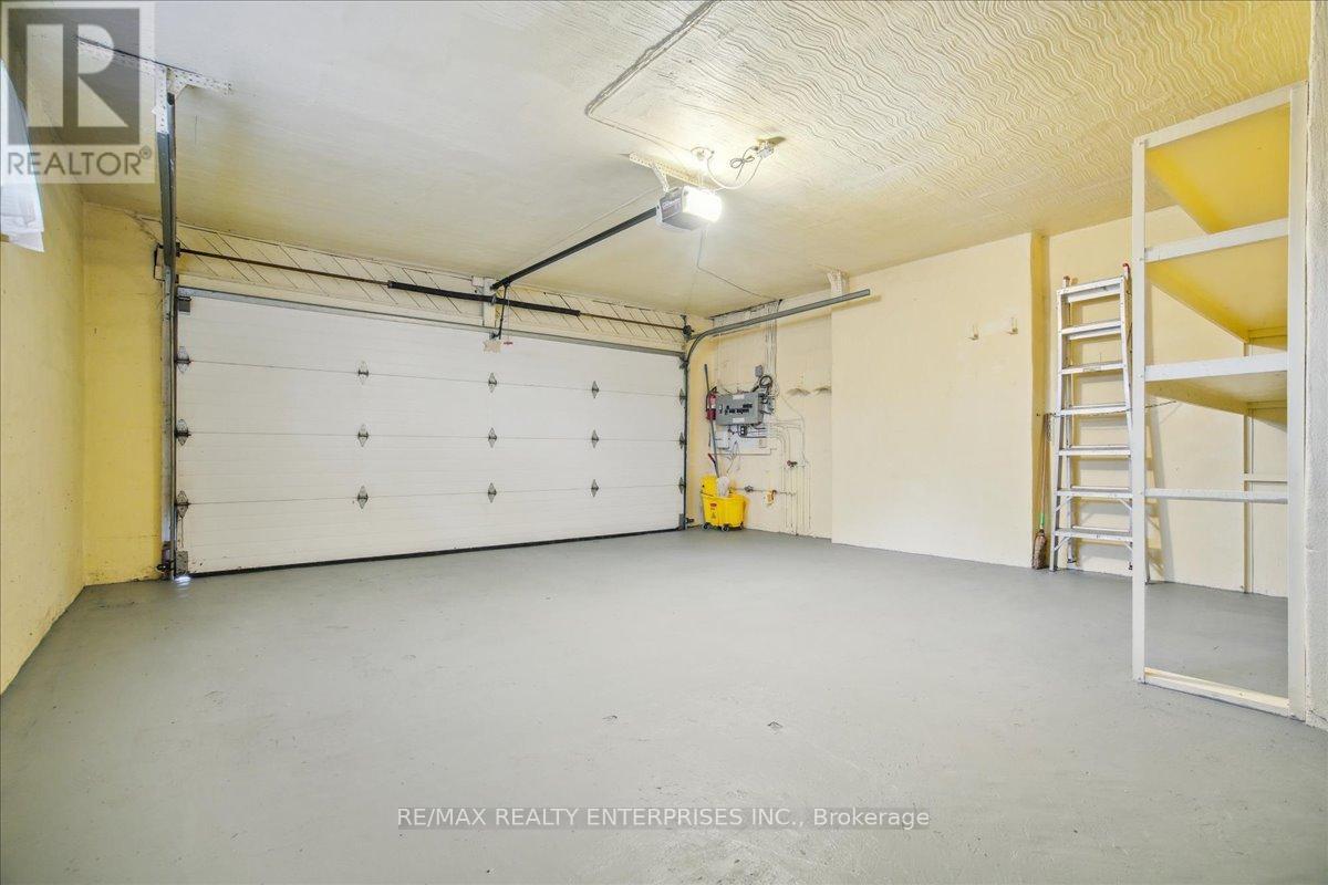 613 Sequin Crescent, Mississauga, ON - Indoor Photo Showing Garage