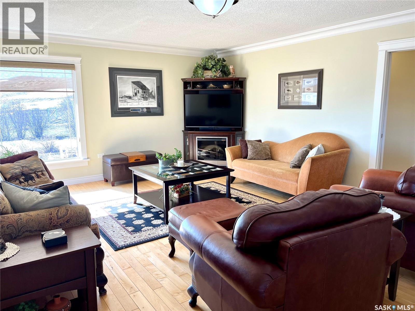 Cadrain Acres, Swift Current Rm No. 137, SK - Indoor Photo Showing Living Room With Fireplace