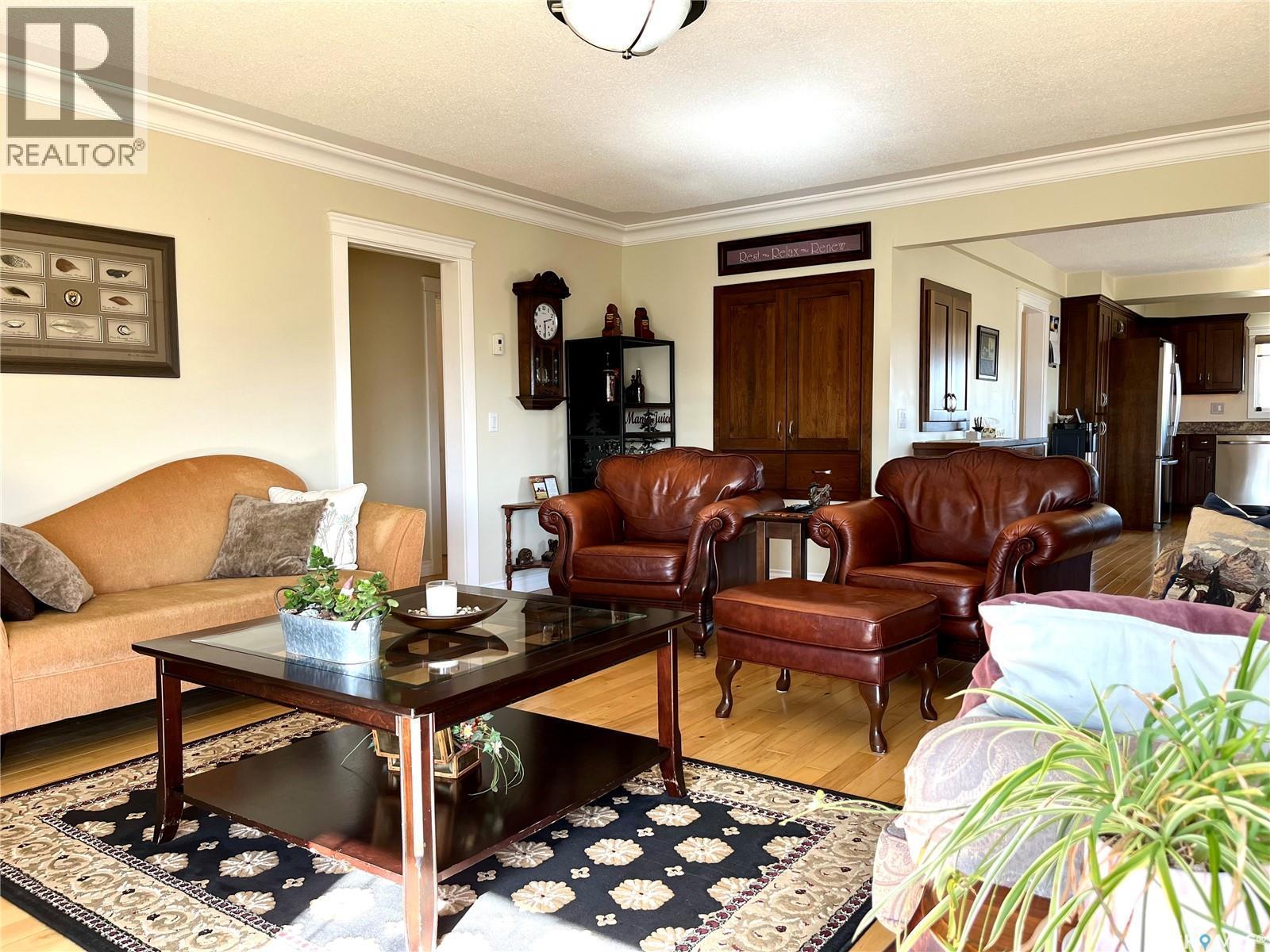 Cadrain Acres, Swift Current Rm No. 137, SK - Indoor Photo Showing Living Room