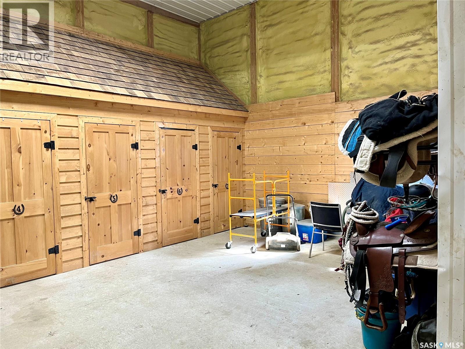 Cadrain Acres, Swift Current Rm No. 137, SK - Indoor