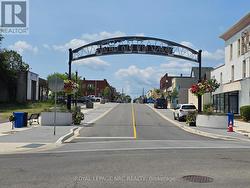 Quaint shops, services, restaurants in Bridgeburg -