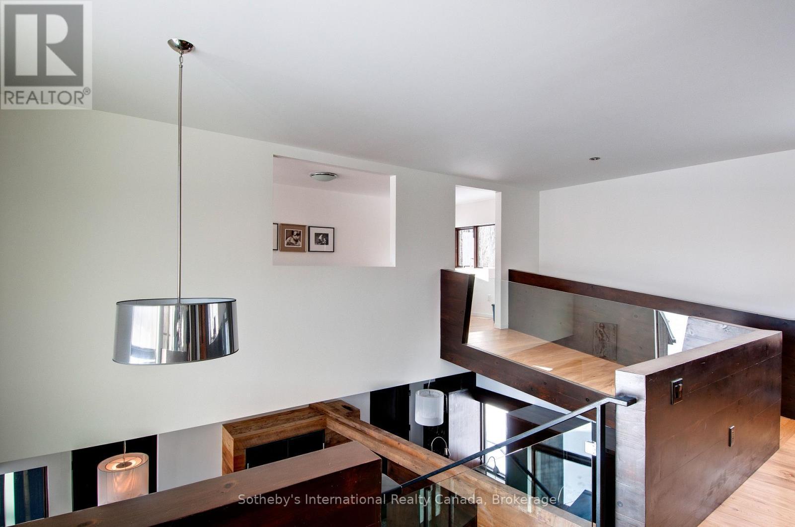 Bridge walkway to 2nd floor - 46479 Old Mail Road W, Meaford, ON - Indoor