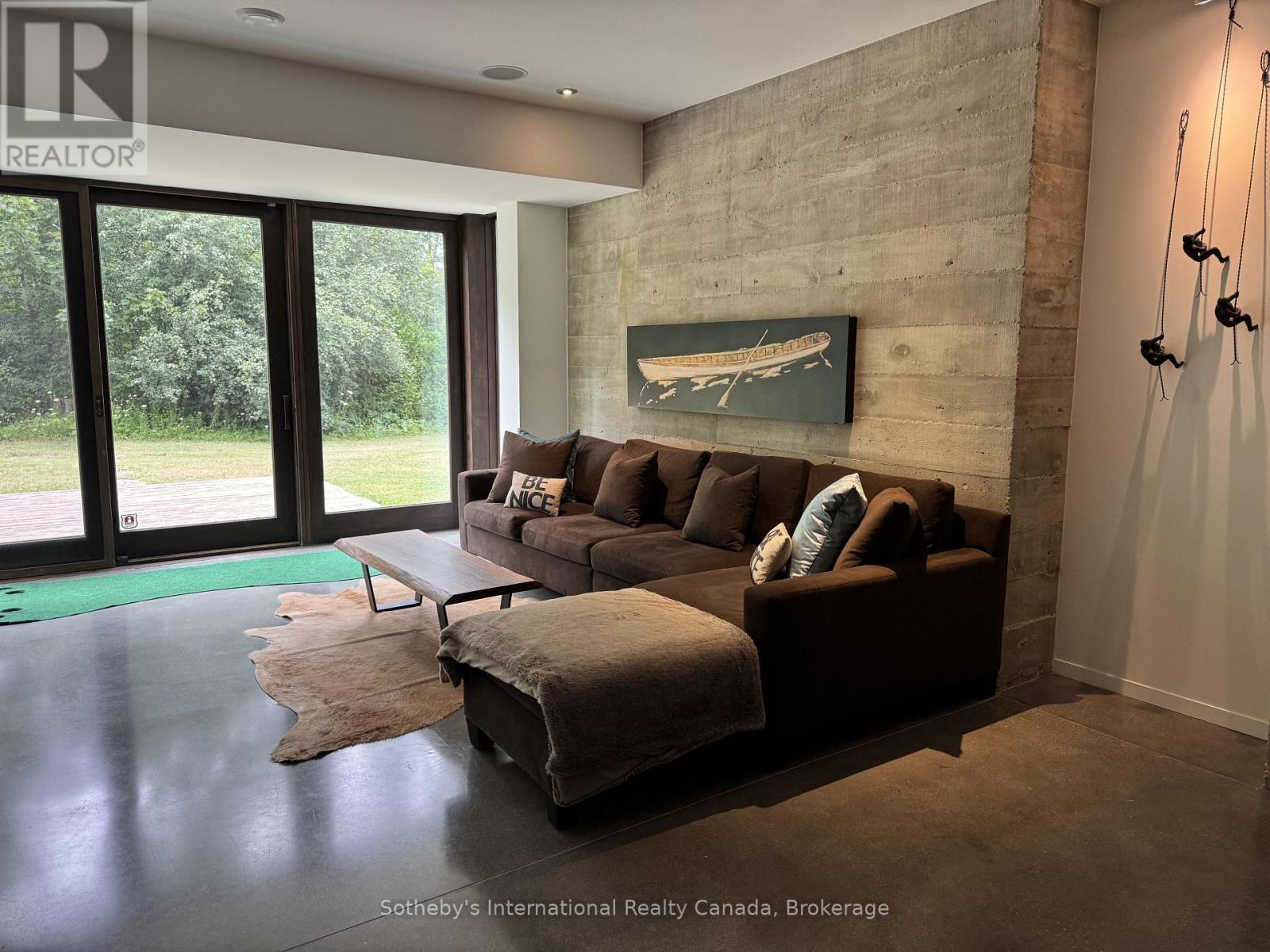 46479 Old Mail Road W, Meaford, ON - Indoor Photo Showing Living Room With Fireplace