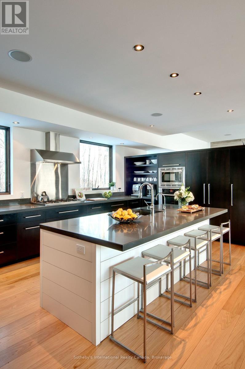 Large island - 46479 Old Mail Road W, Meaford, ON - Indoor Photo Showing Kitchen