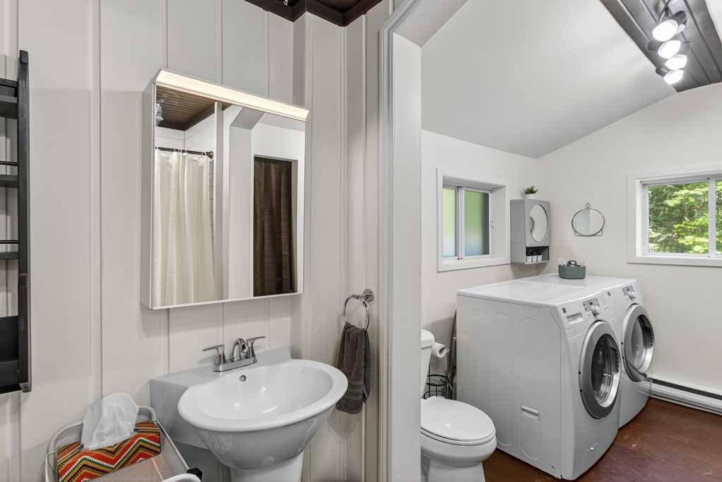 Bathroom - 6 Ch. De L'Eau-Claire, Lac-Supérieur, QC - Indoor Photo Showing Laundry Room