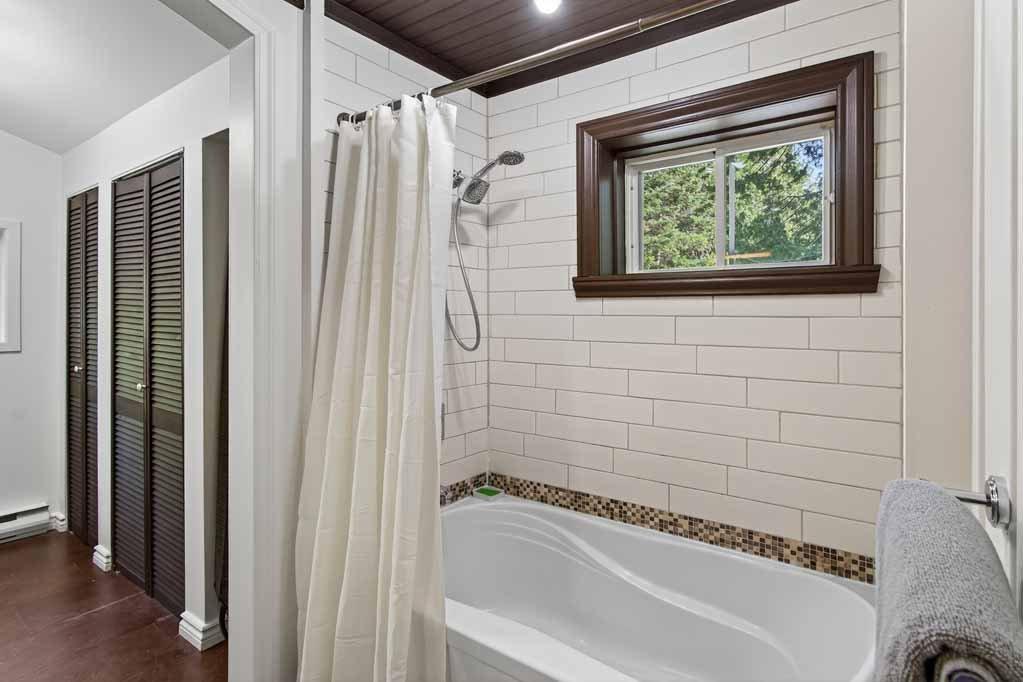 Bathroom - 6 Ch. De L'Eau-Claire, Lac-Supérieur, QC - Indoor Photo Showing Bathroom