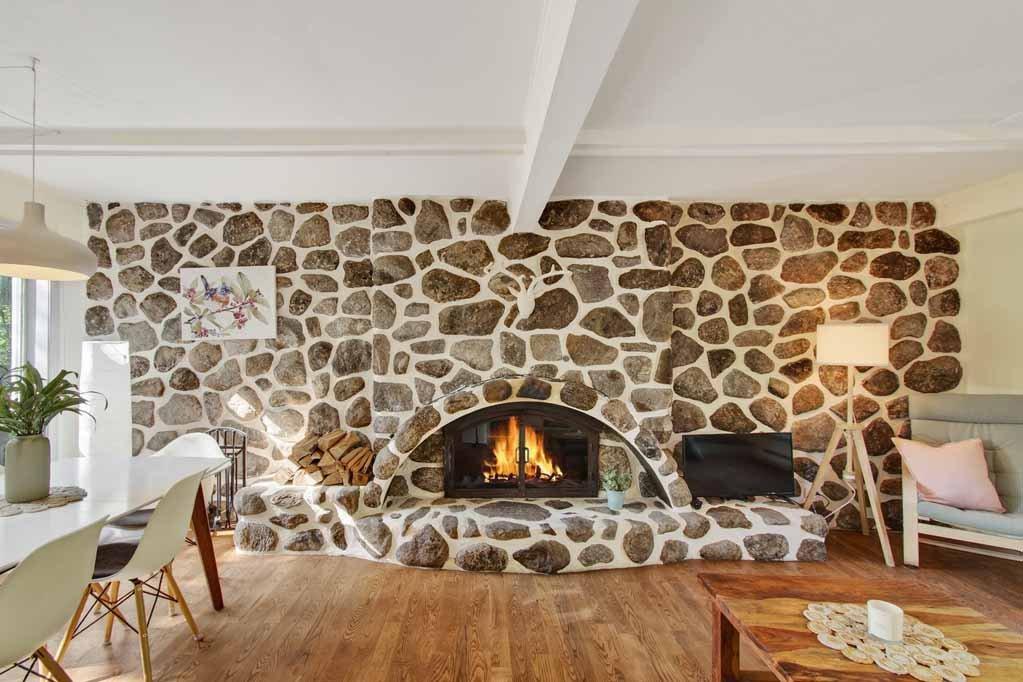 Living room - 6 Ch. De L'Eau-Claire, Lac-Supérieur, QC - Indoor With Fireplace