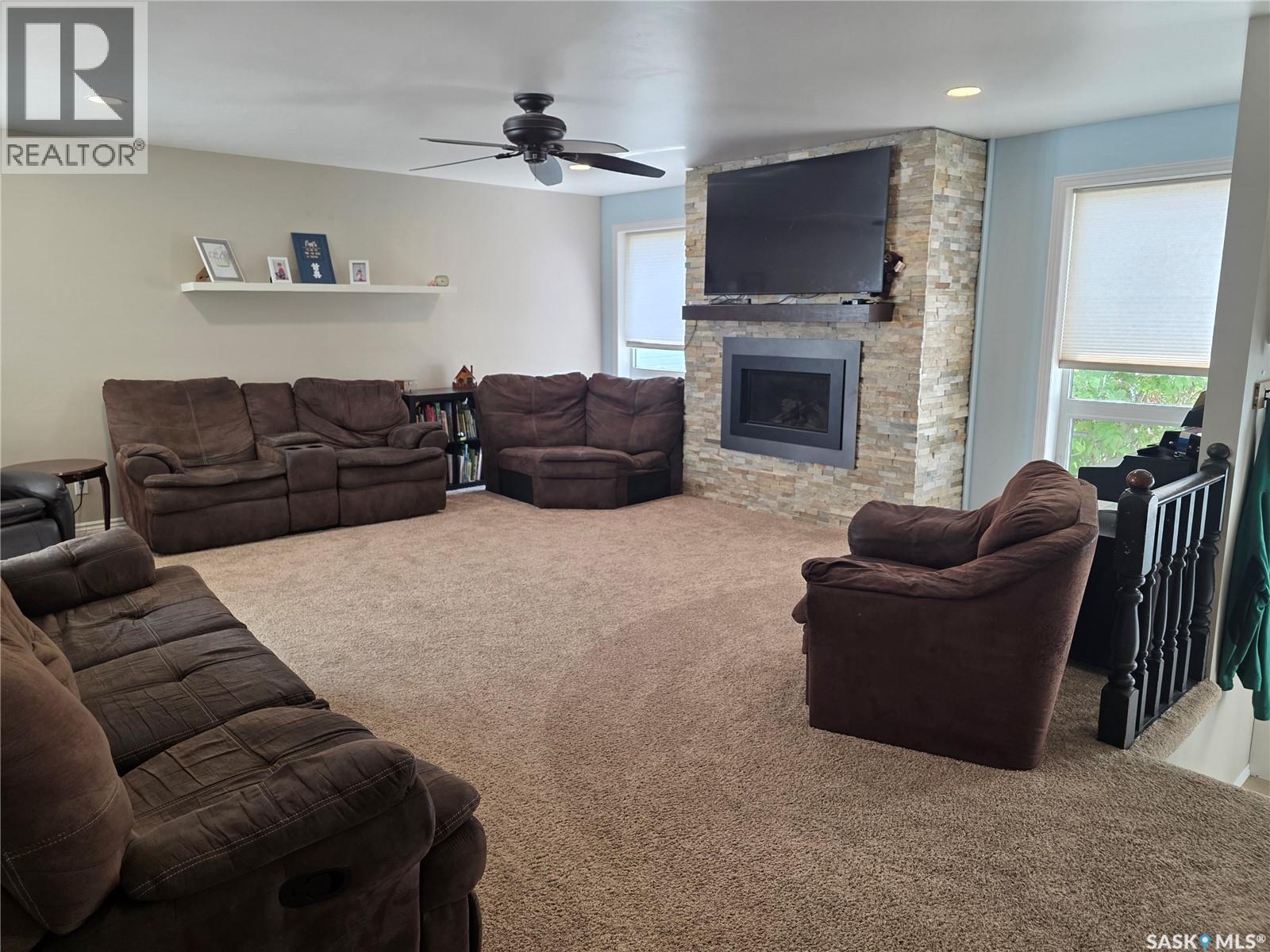 908 Marriott Close, Rosetown, SK - Indoor Photo Showing Living Room With Fireplace