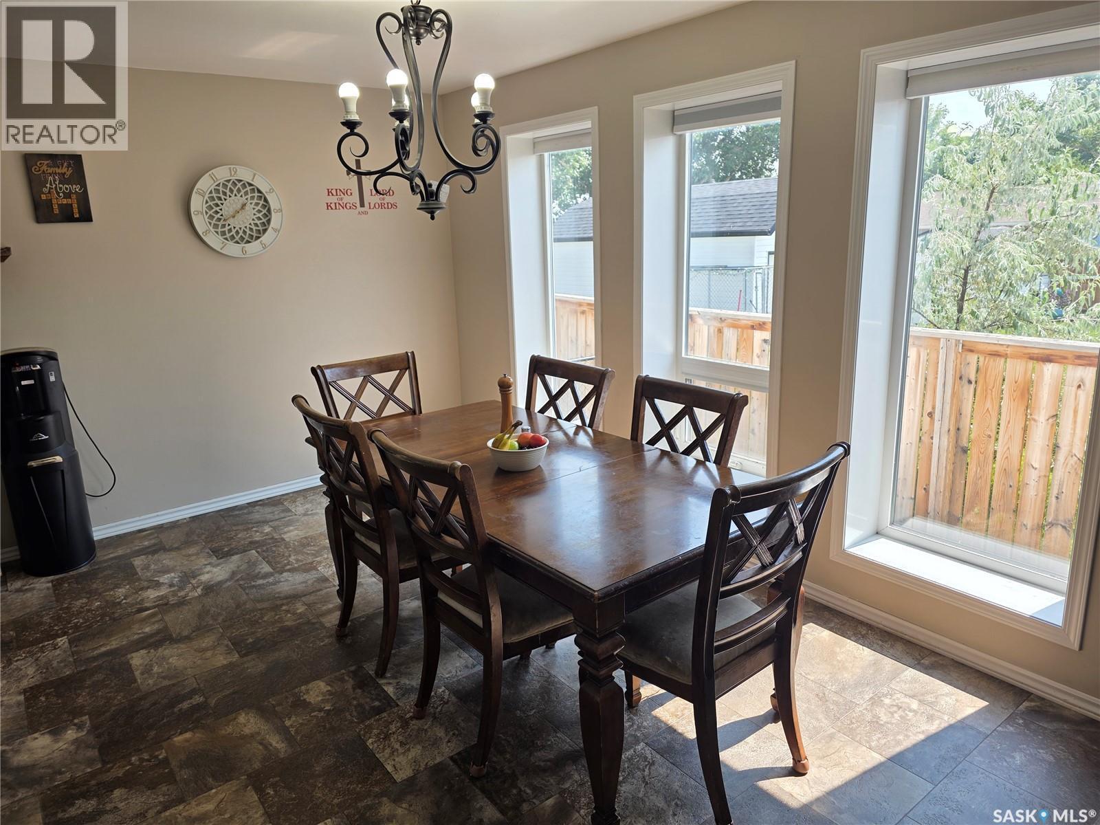 908 Marriott Close, Rosetown, SK - Indoor Photo Showing Dining Room