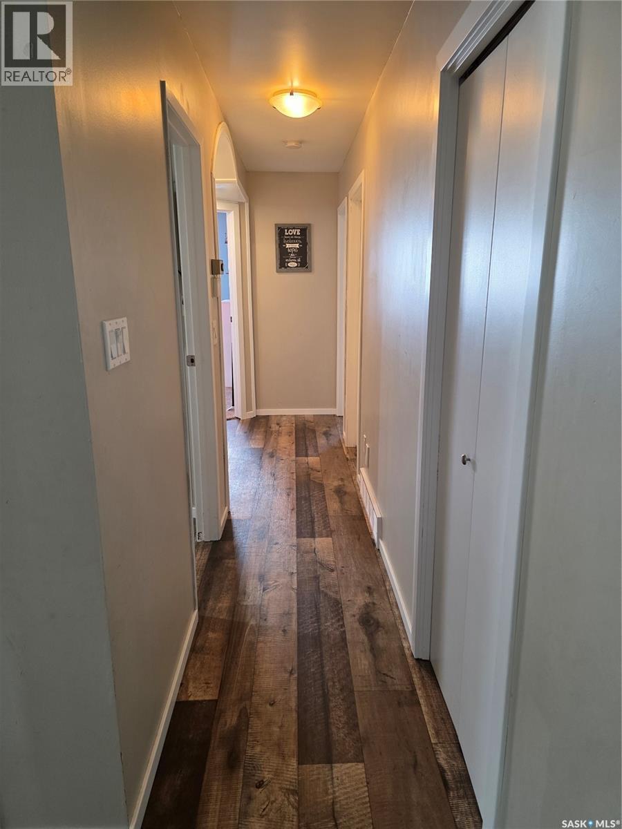 908 Marriott Close, Rosetown, SK - Indoor Photo Showing Other Room