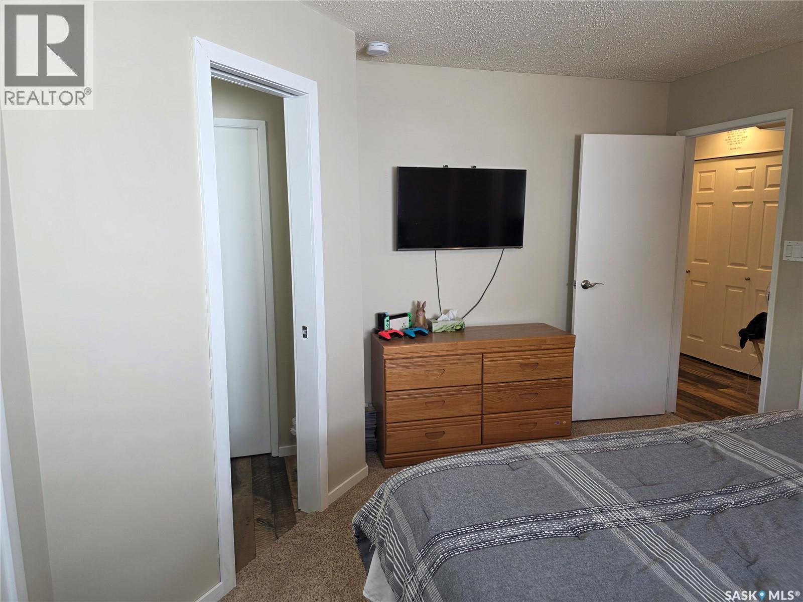 908 Marriott Close, Rosetown, SK - Indoor Photo Showing Bedroom