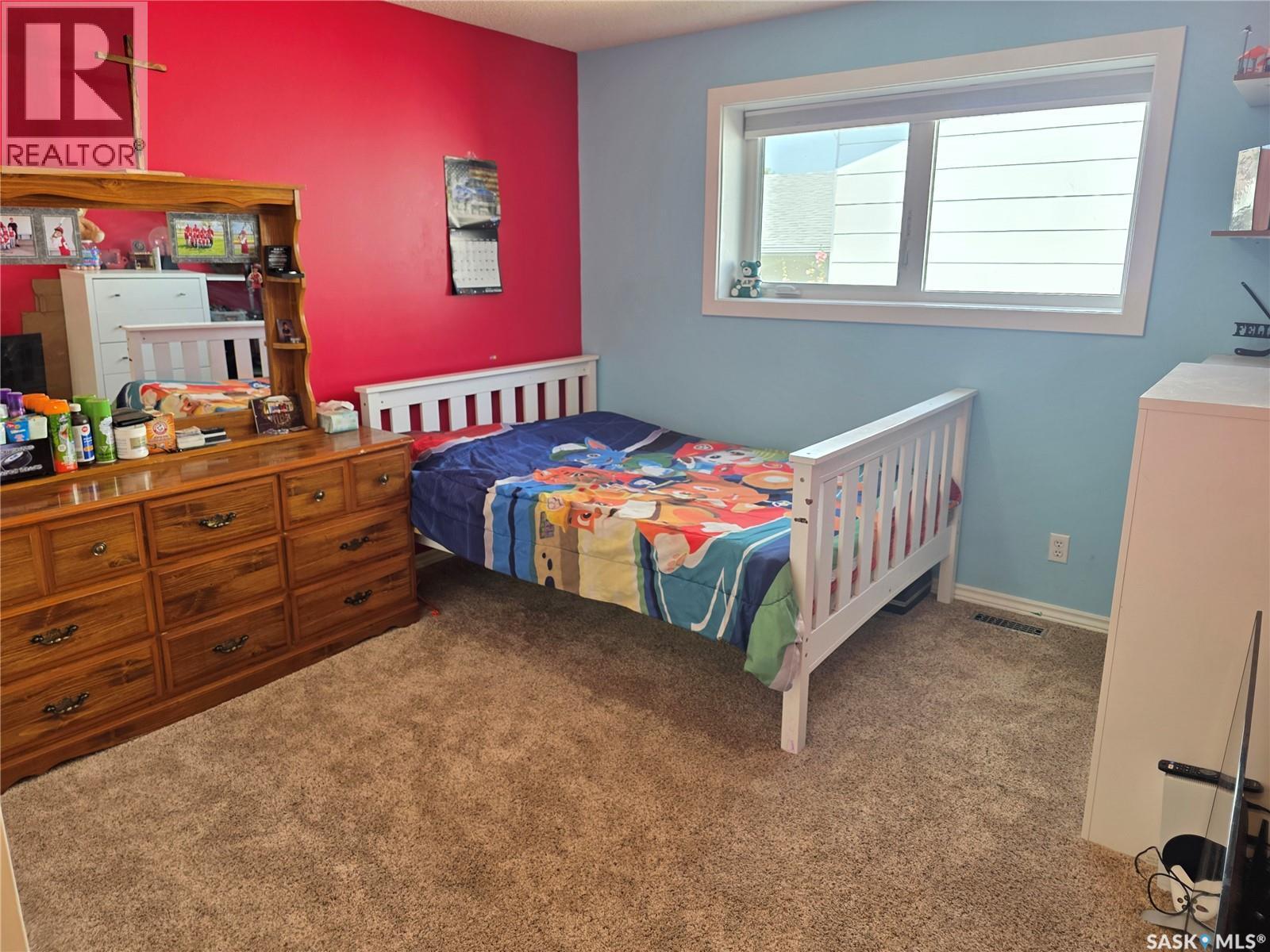 908 Marriott Close, Rosetown, SK - Indoor Photo Showing Bedroom