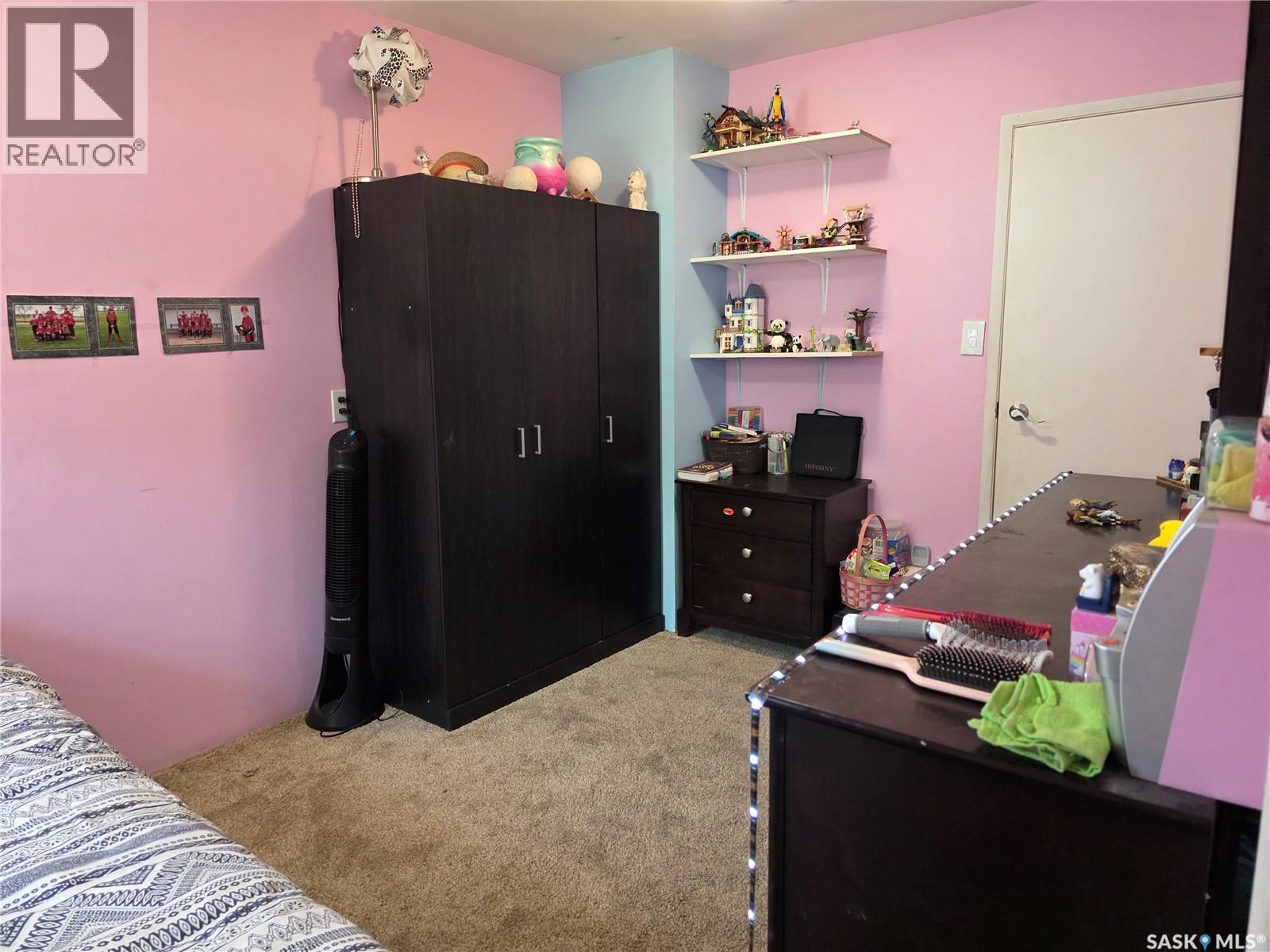 908 Marriott Close, Rosetown, SK - Indoor Photo Showing Bedroom