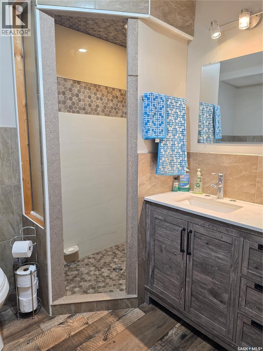 908 Marriott Close, Rosetown, SK - Indoor Photo Showing Bathroom