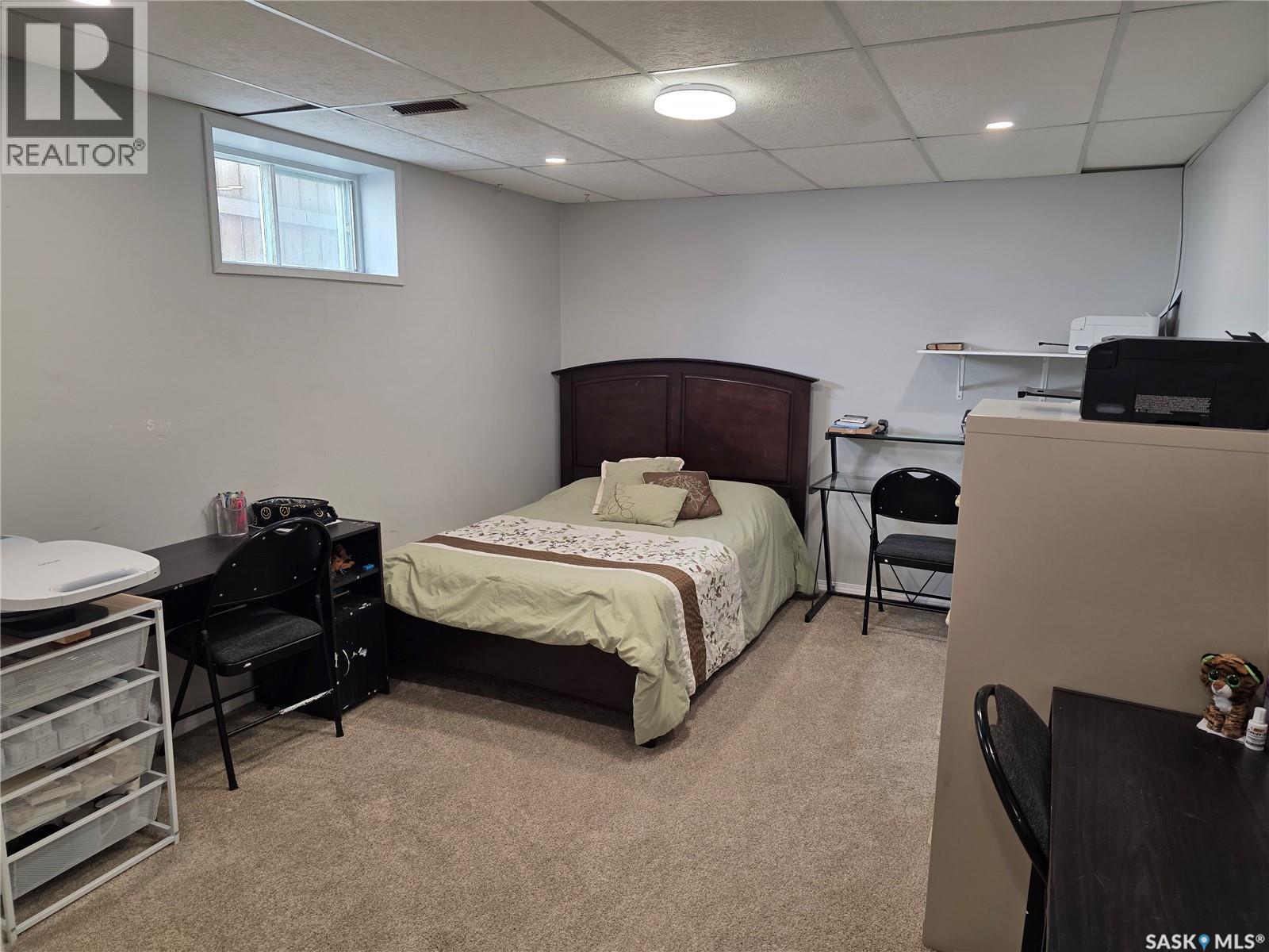 908 Marriott Close, Rosetown, SK - Indoor Photo Showing Bedroom