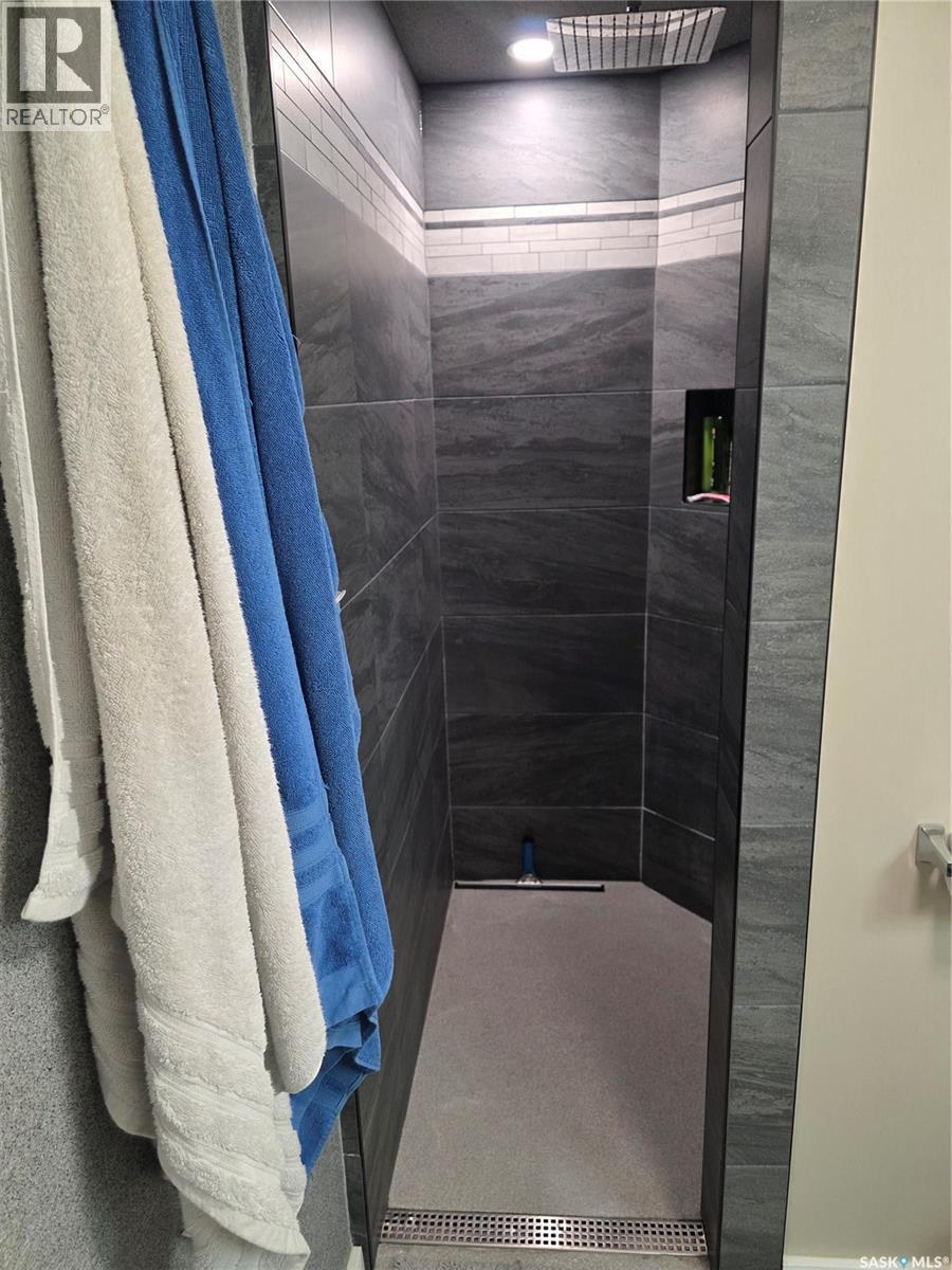 908 Marriott Close, Rosetown, SK - Indoor Photo Showing Bathroom