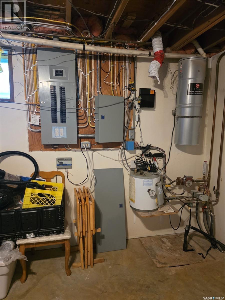 908 Marriott Close, Rosetown, SK - Indoor Photo Showing Basement