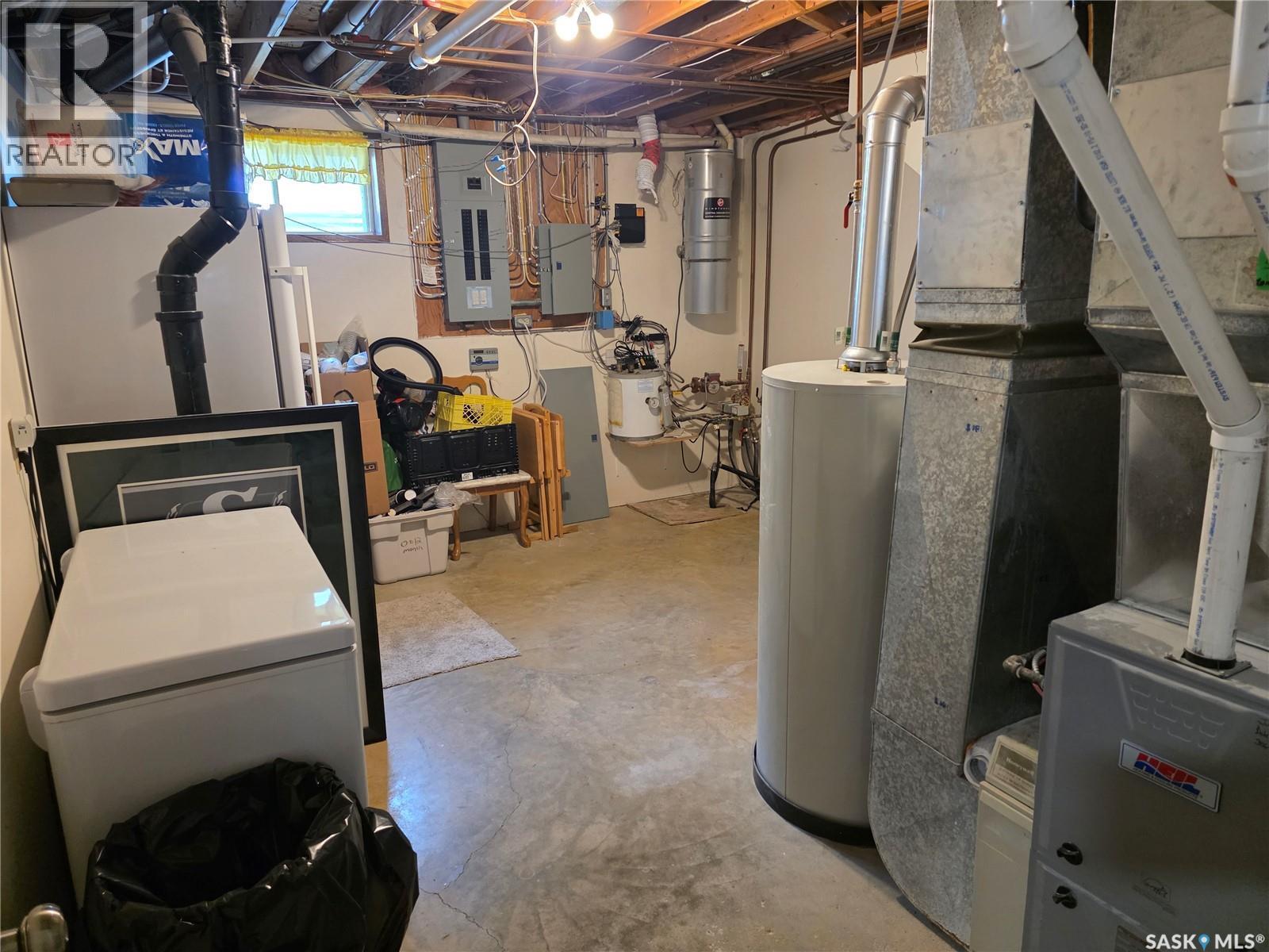 908 Marriott Close, Rosetown, SK - Indoor Photo Showing Basement