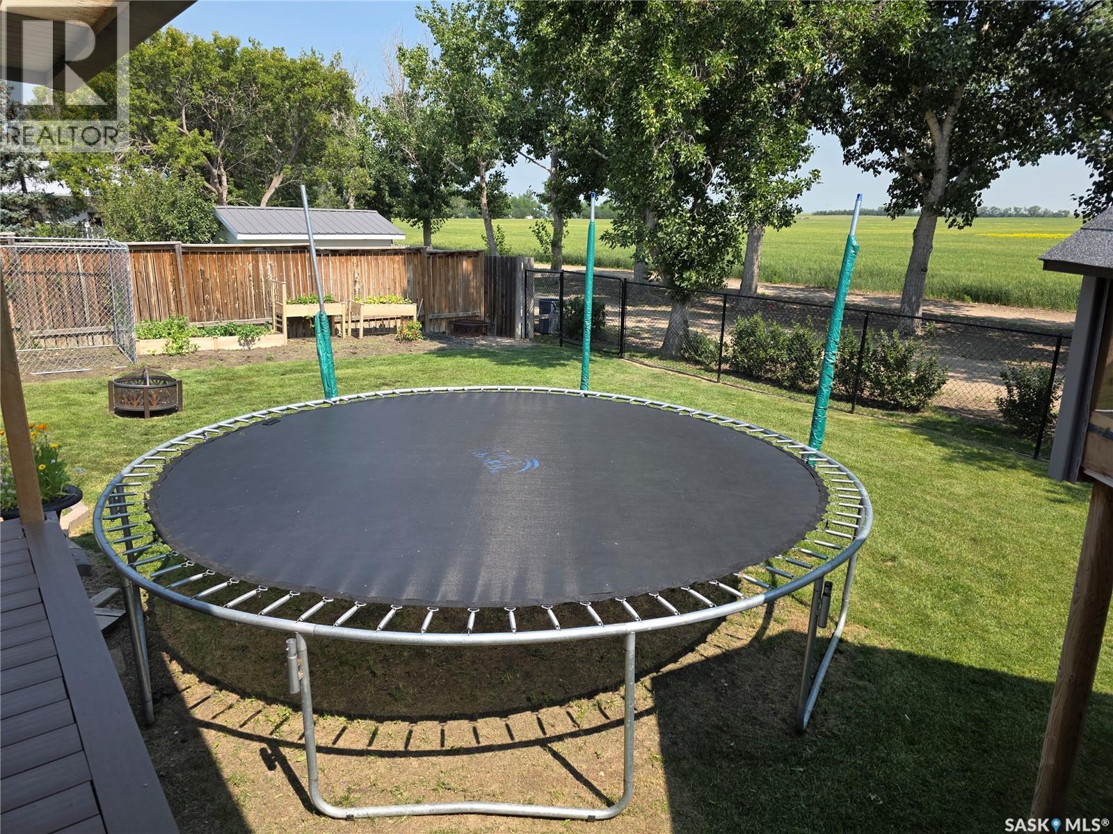 908 Marriott Close, Rosetown, SK - Outdoor With Backyard