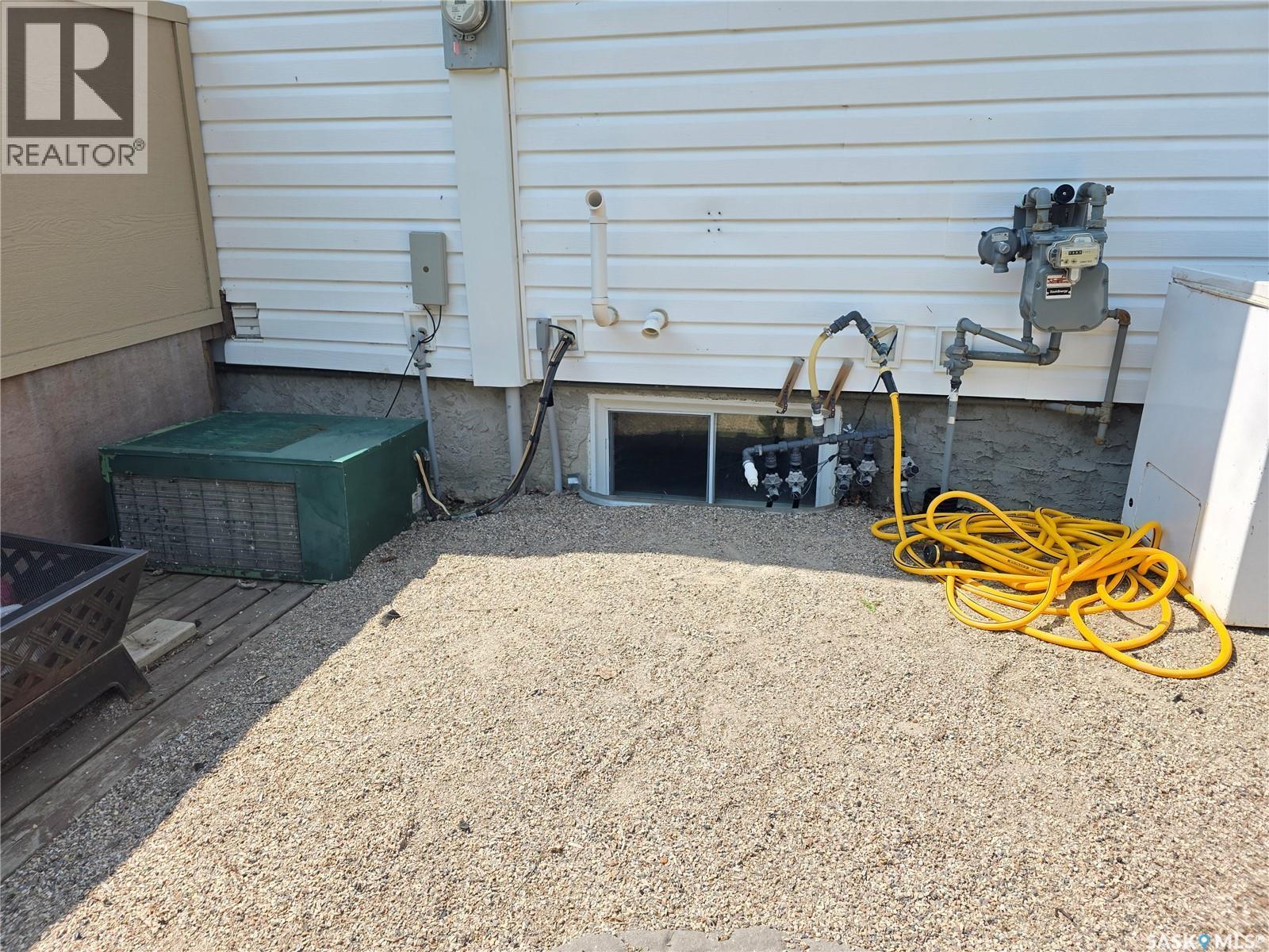 908 Marriott Close, Rosetown, SK - Outdoor With Exterior