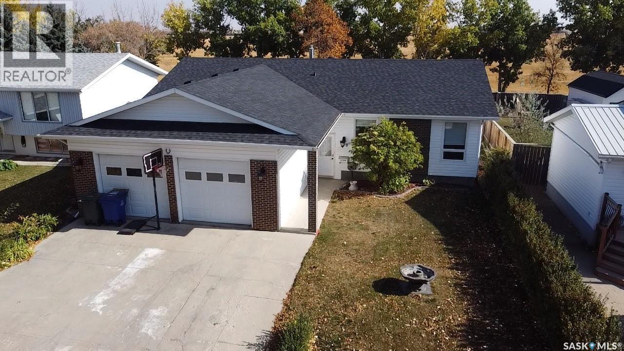 908 Marriott Close, Rosetown, SK - Outdoor