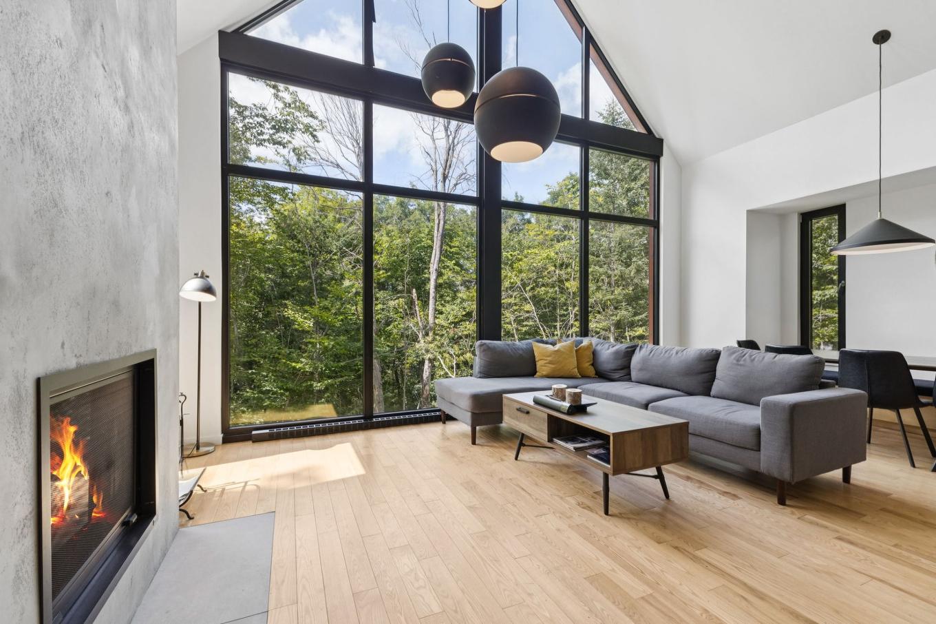 Living room - 304 - 15 Imp. Du Cardinal, Lac-Supérieur, QC - Indoor Photo Showing Other Room With Fireplace