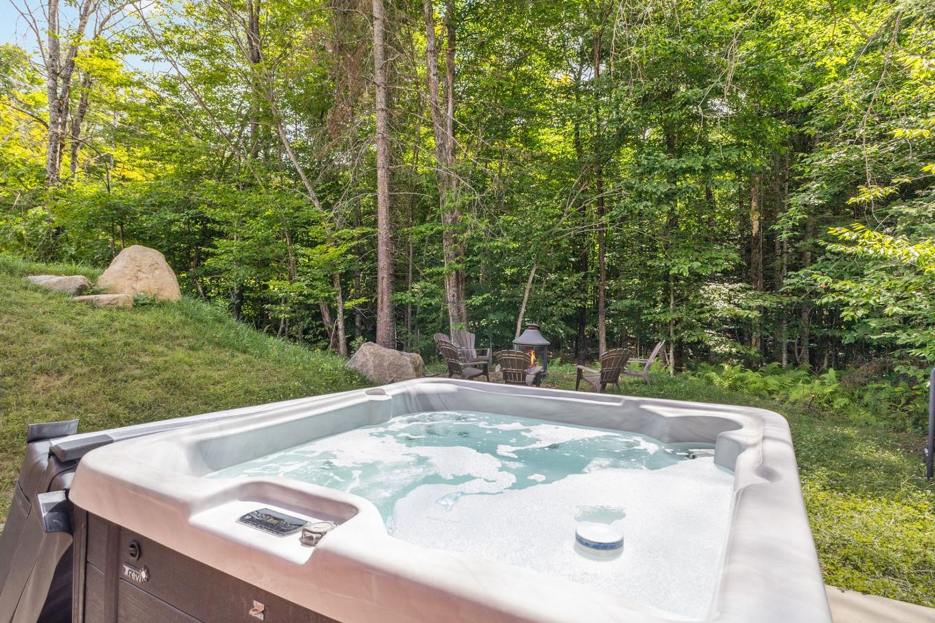 Hot tub - 304 - 15 Imp. Du Cardinal, Lac-Supérieur, QC - Outdoor