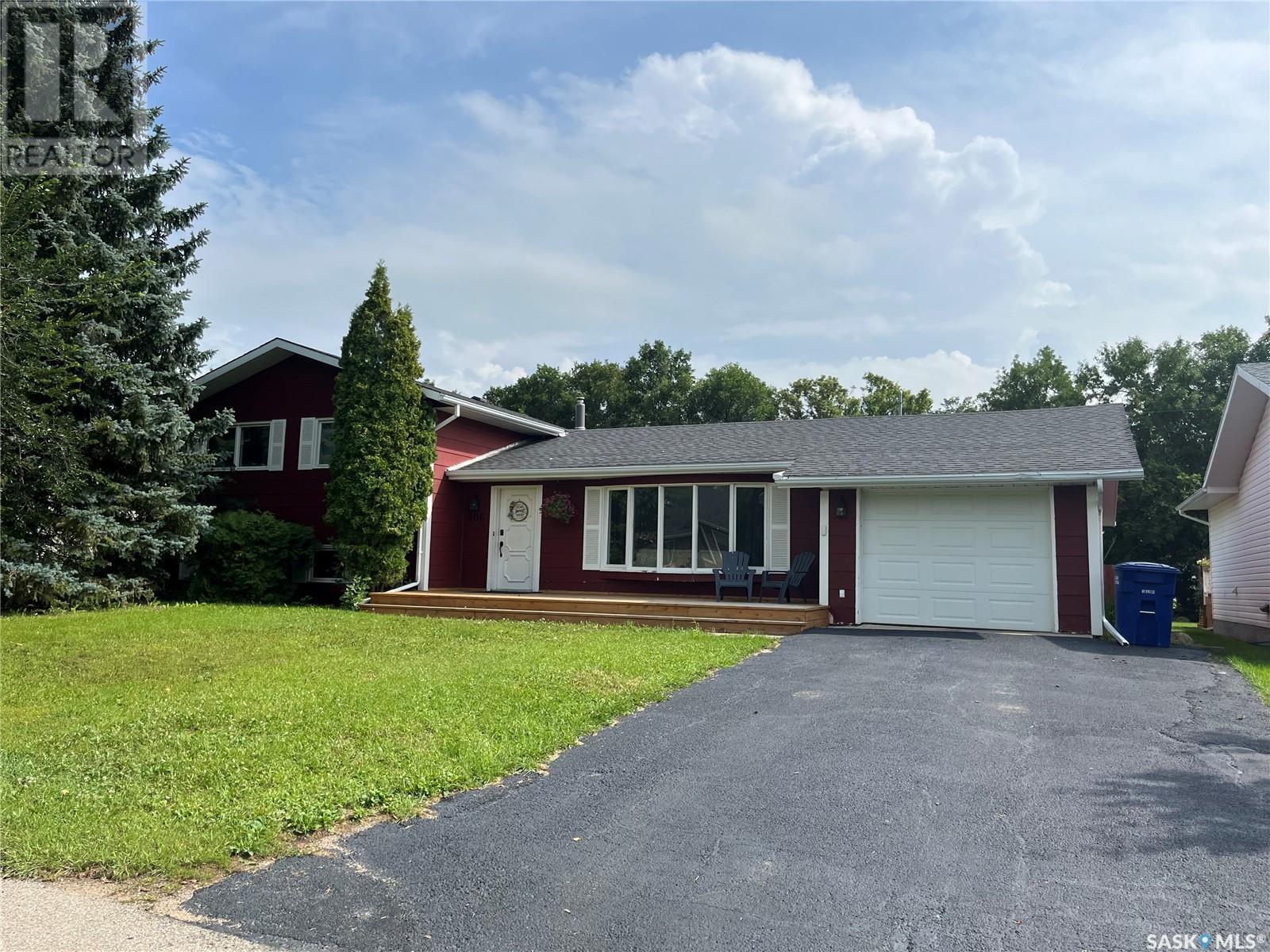 206 3Rd Avenue, Caronport, SK - Outdoor