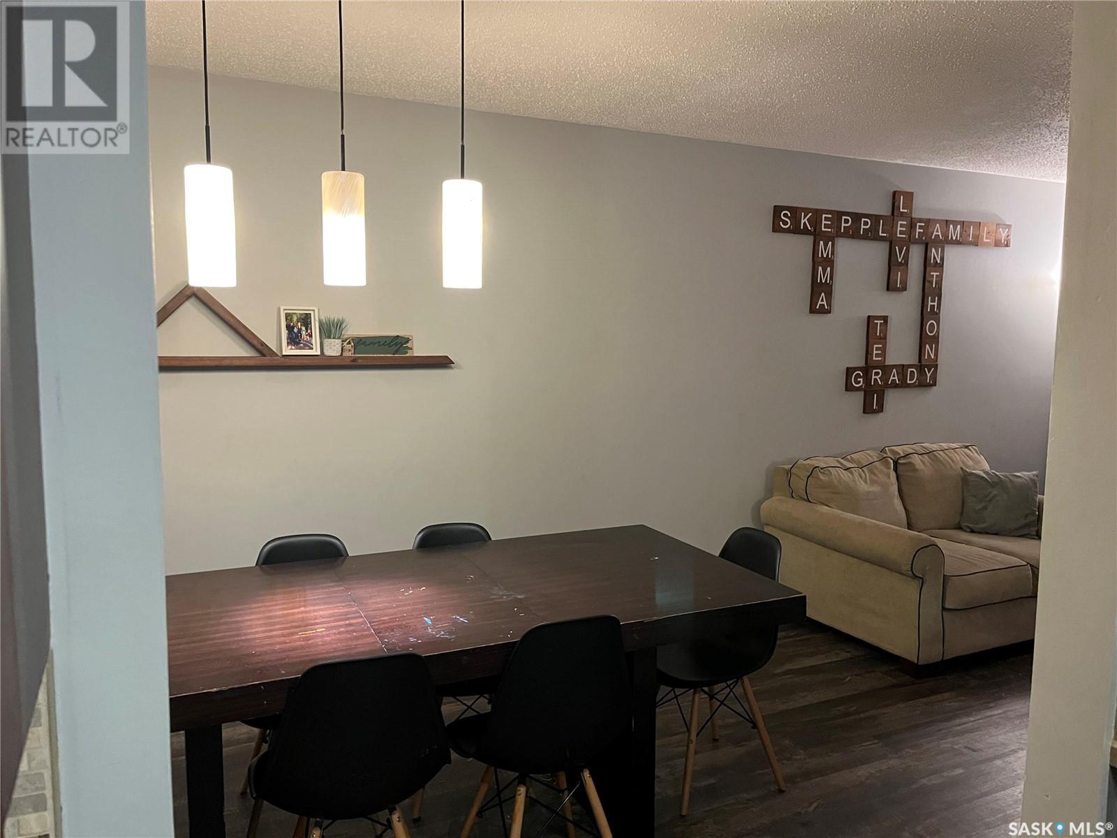 206 3Rd Avenue, Caronport, SK - Indoor Photo Showing Dining Room