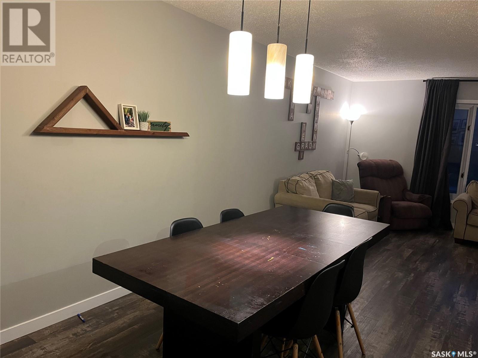 206 3Rd Avenue, Caronport, SK - Indoor Photo Showing Dining Room