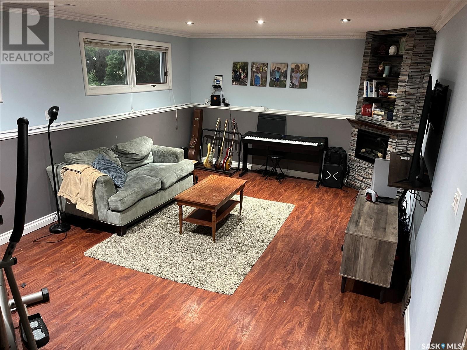 206 3Rd Avenue, Caronport, SK - Indoor