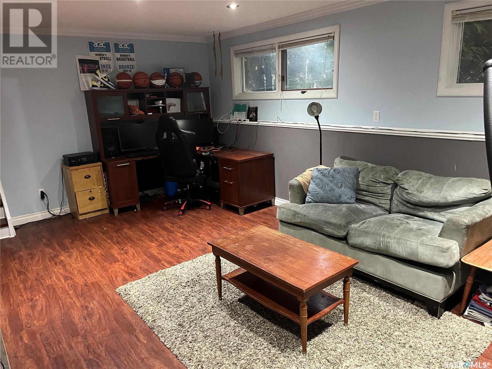 206 3Rd Avenue, Caronport, SK - Indoor