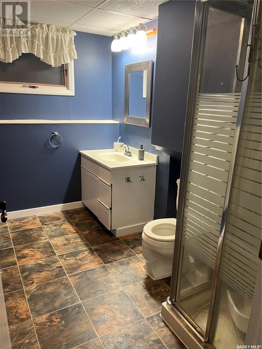 206 3Rd Avenue, Caronport, SK - Indoor Photo Showing Bathroom