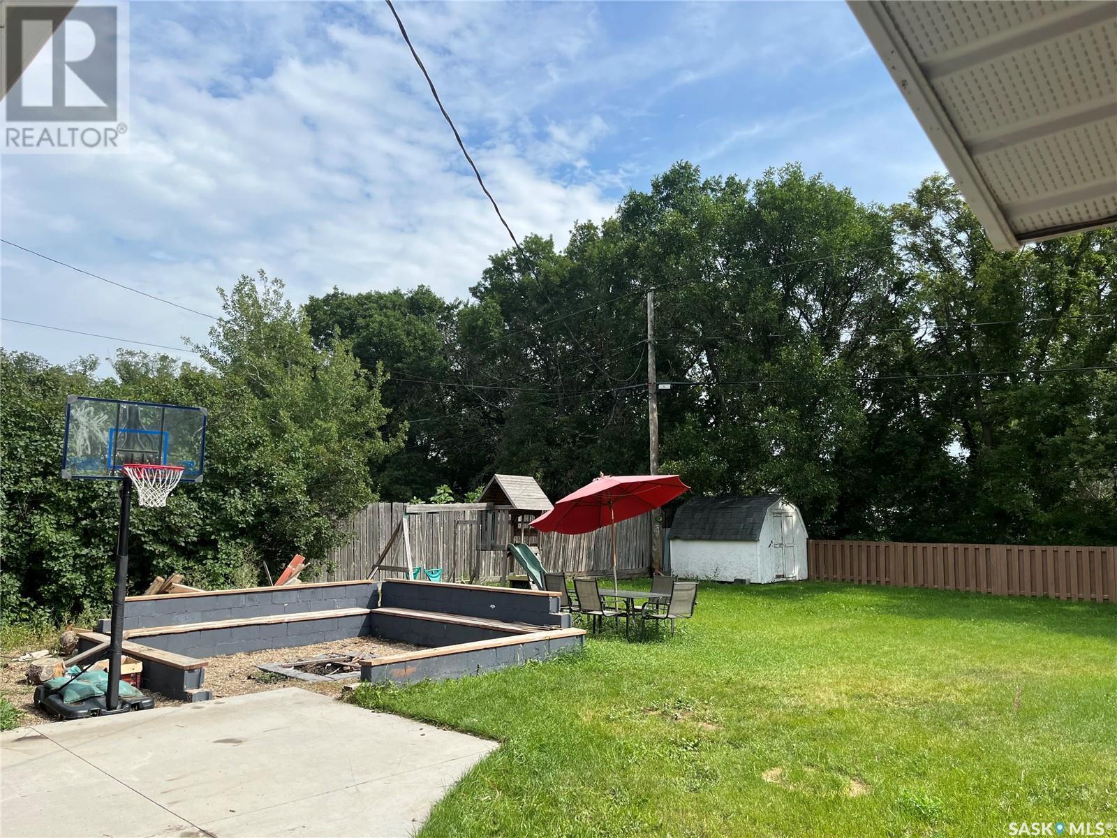 206 3Rd Avenue, Caronport, SK - Outdoor