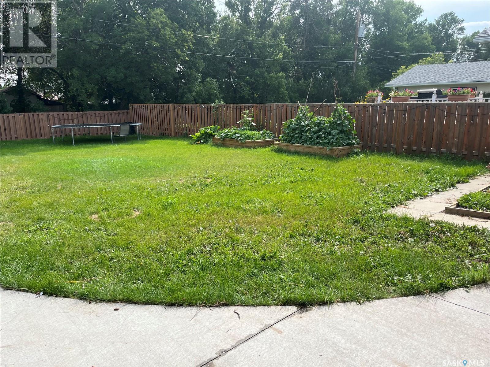 206 3Rd Avenue, Caronport, SK - Outdoor With Backyard