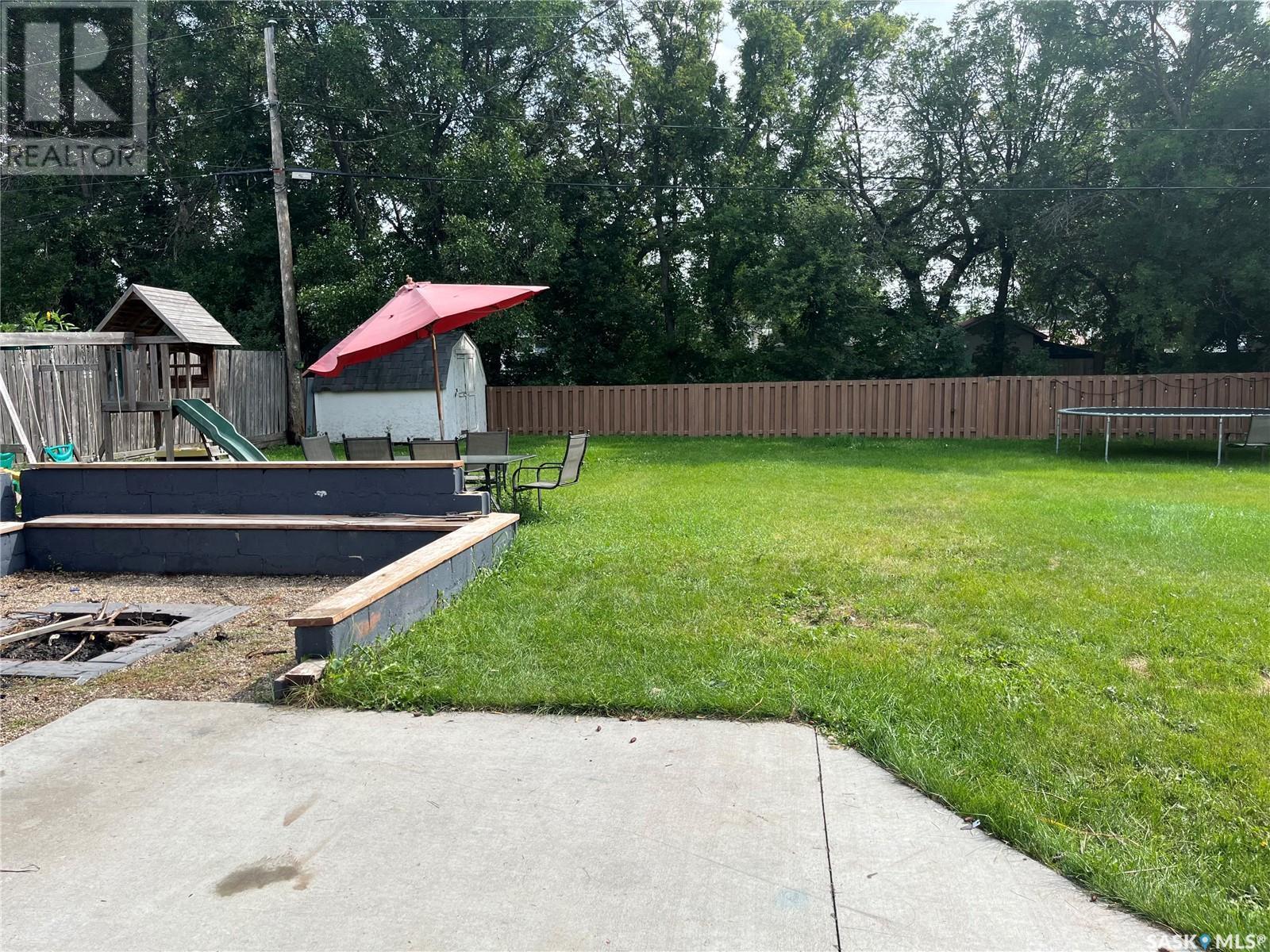 206 3Rd Avenue, Caronport, SK - Outdoor With Backyard