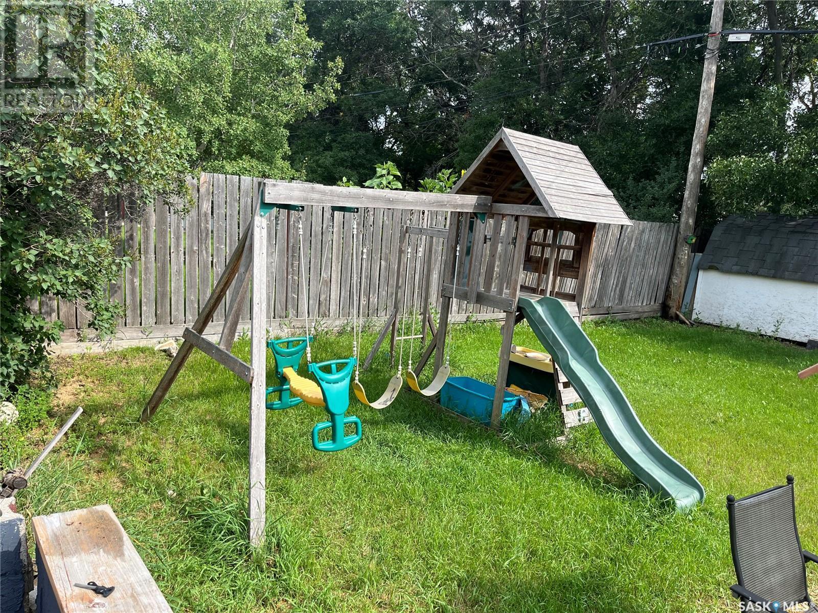 206 3Rd Avenue, Caronport, SK - Outdoor